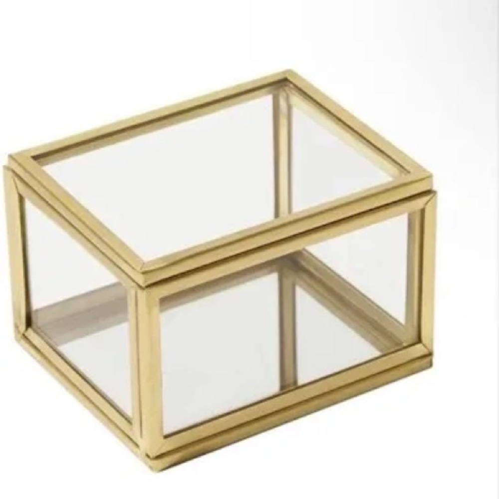 Square Ring and Display Box Goldtone/Clear